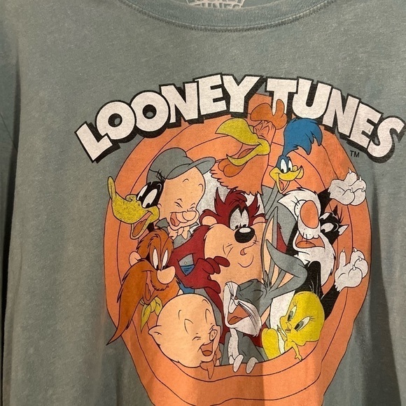 Women’s large Vintage Looney Tunes long sleeve shirt, stretchy soft material - Picture 3 of 4